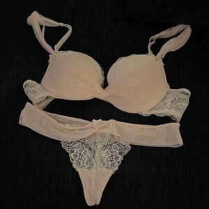 Lace Trimmed Bra and Panty Set - Cream